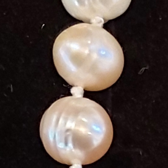 22" Almost Round Circled Pearls 7mm-8mm - Picture 5 of 5